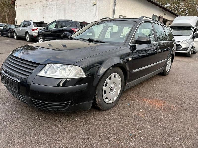 Schwarz Gebraucht 2001 VW Passat Trendline Kombi | 1.490 € (Guter Preis) - Bild 1/4
