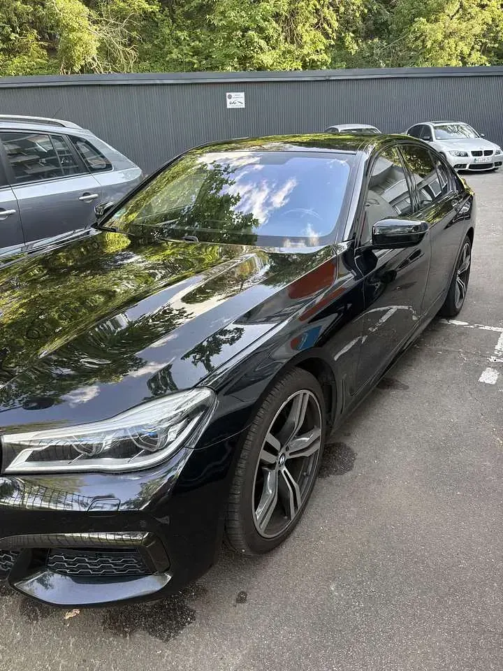 Gebraucht BMW 750 400 PS (294 kW) 2017 Limousine