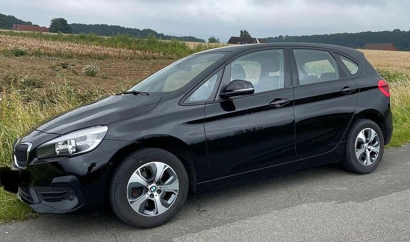 Schwarz Gebraucht 2018 BMW 218 Active Tourer Van / Kleinbus | 16.500 € (Etwas zu teuer) - Bild 1/3