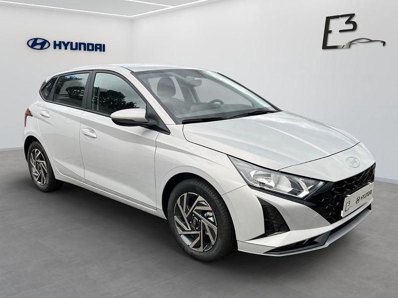 Neu Hyundai i20 Trend 101 PS (74 kW) 2025 Grau Kleinwagen