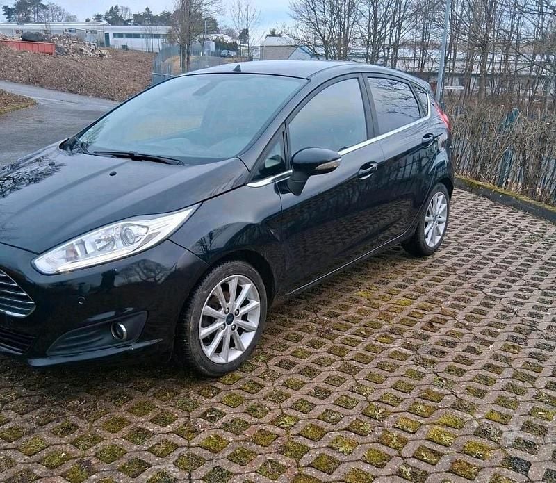 Schwarz Gebraucht 2013 Ford Fiesta Titanium Limousine | 3.850 € (Fairer Preis) - Bild 1/4