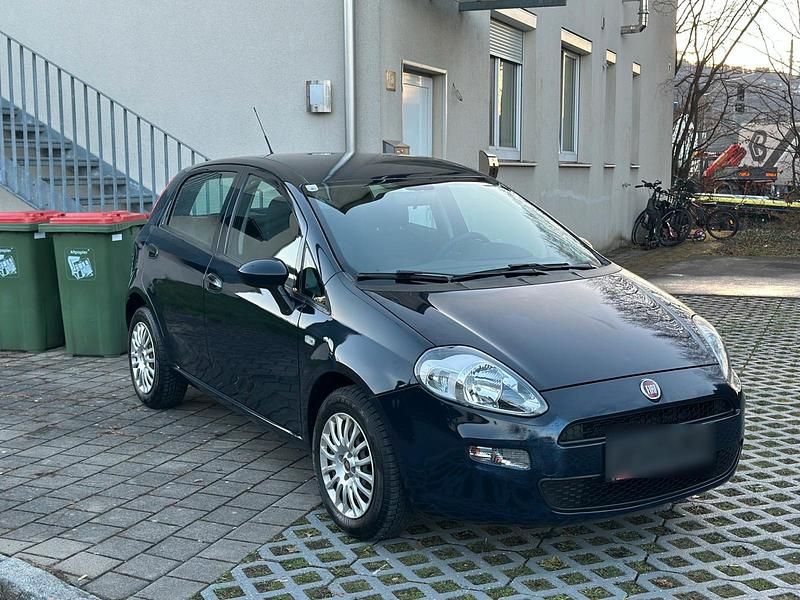 Gebraucht Fiat Punto 70 PS (51 kW) 2016 Blau Kleinwagen