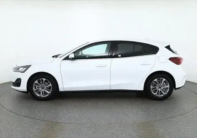 Neu Ford Focus Titanium 125 PS (91 kW) 2026 Frostweiss Limousine