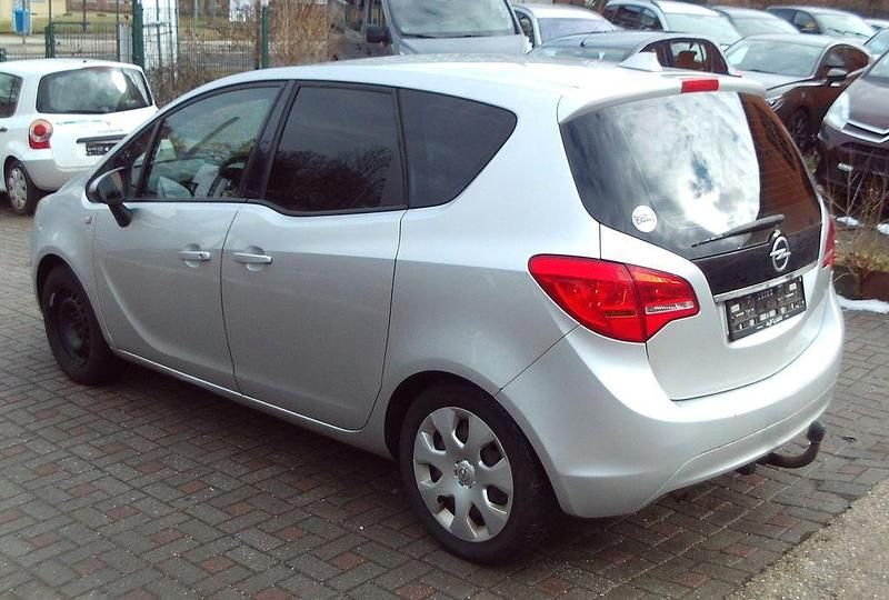 Gebraucht Opel Meriva Edition 101 PS (74 kW) 2011 Silber Van / Kleinbus