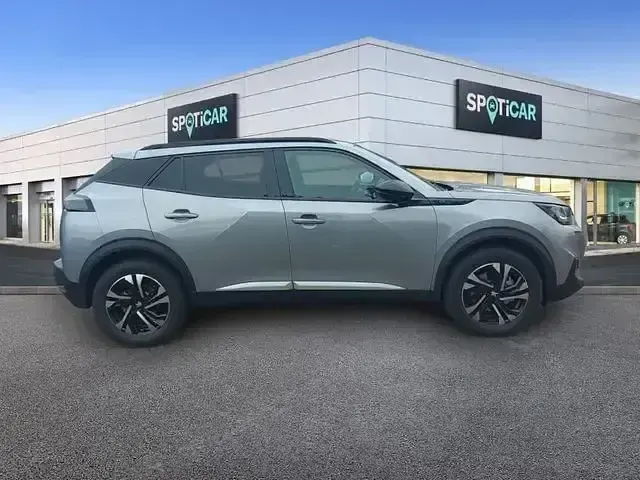 Second-hand Peugeot e-2008 Allure 100 kW (136 CP) 2023 Argintiu SUV