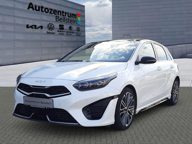 Weiß Gebraucht 2022 Kia Ceed GT-Line Limousine | 25.990 € (Fairer Preis) - Bild 1/4