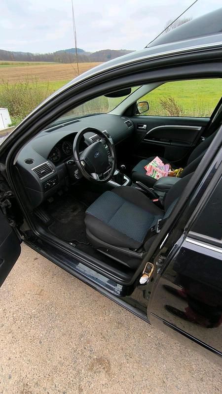 Gebraucht Ford Mondeo 125 PS (91 kW) 2006 Schwarz Kombi
