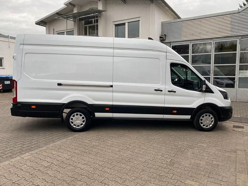 Gebraucht Ford Transit Trend 131 PS (96 kW) 2023 Weiß Van / Kleinbus