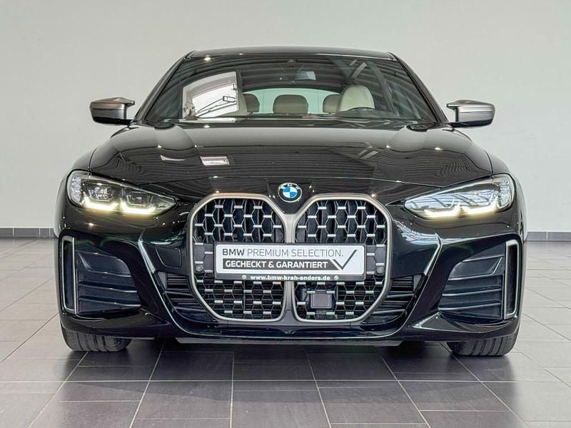 Black sapphire metallic (schwarz) Gebraucht 2022 BMW M440 M Sport Limousine | 40.988 € (Superpreis) - Bild 1/4