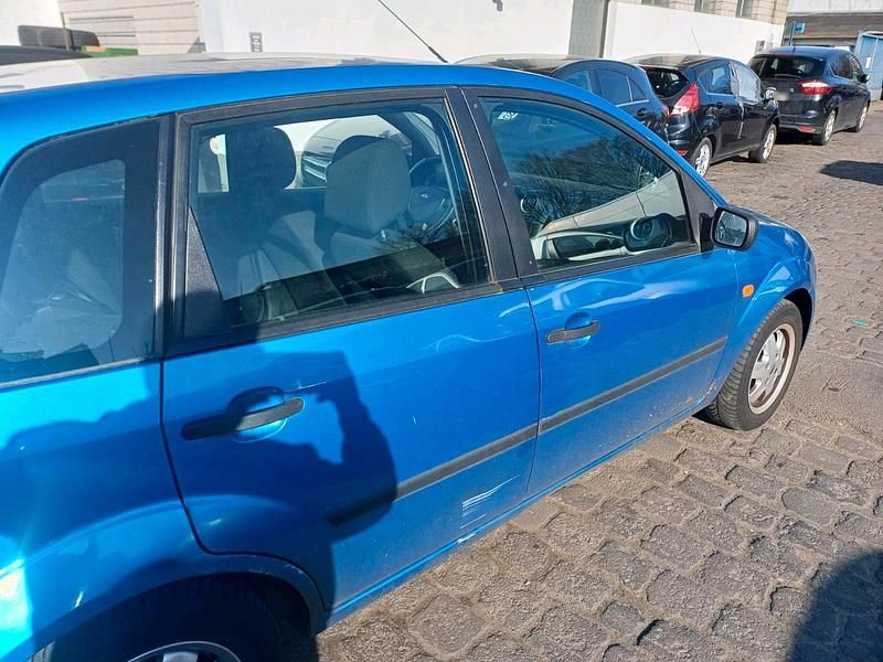 Gebraucht Ford Fiesta 69 PS (50 kW) 2005 Blau Kleinwagen
