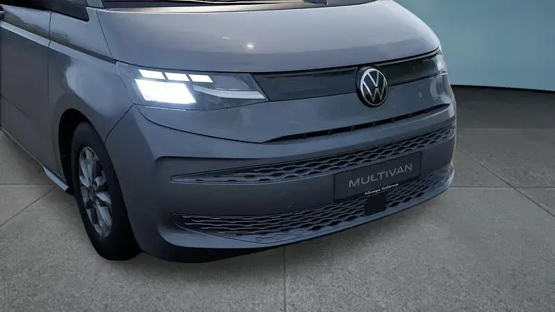 Gebraucht VW Multivan 136 PS (100 kW) 2024 Grau Van / Kleinbus