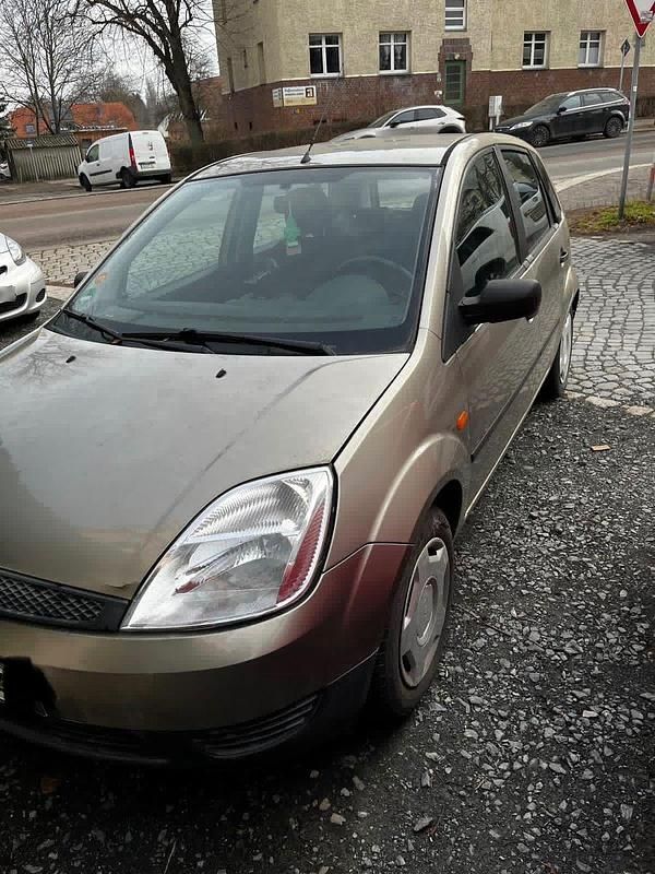 Second-hand Ford Fiesta 69 CP (50 kW) 2003 Bej Hatchback