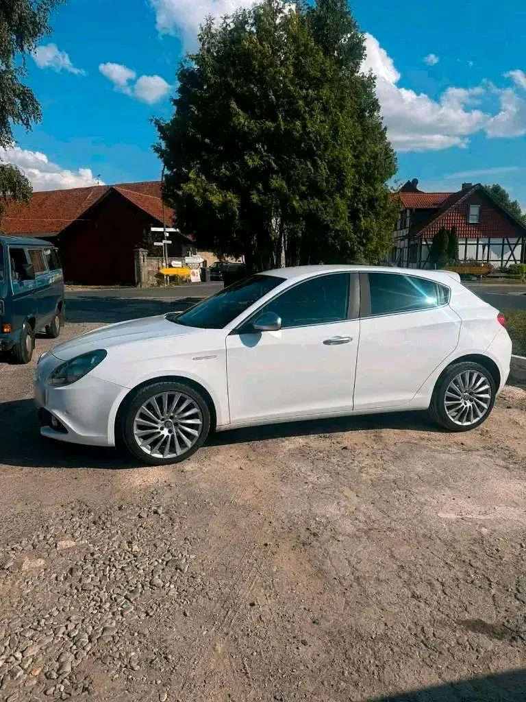 Gebraucht Alfa Romeo Giulietta 120 PS (88 kW) 2018 Weiß Kleinwagen