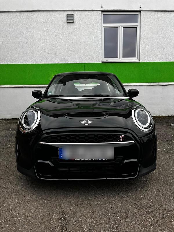 Schwarz Gebraucht 2022 Mini Cooper S Coupé Classic Coupé | 23.200 € - Bild 1/4