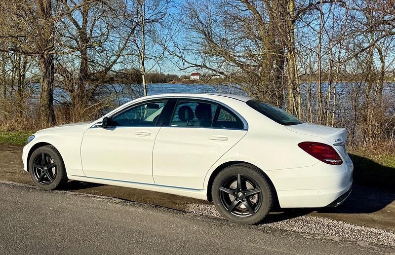 Gebraucht Mercedes C400 333 PS (244 kW) 2018 Weiß Limousine