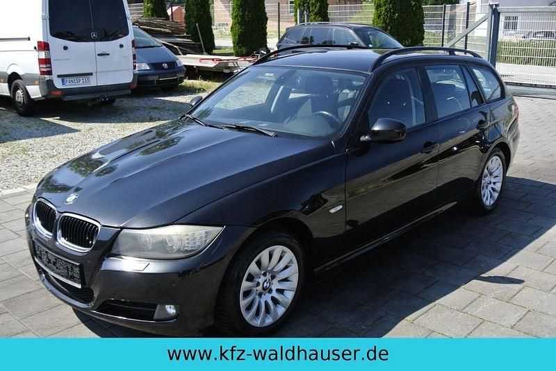 Gebraucht BMW 318 143 PS (105 kW) 2012 Schwarz Limousine