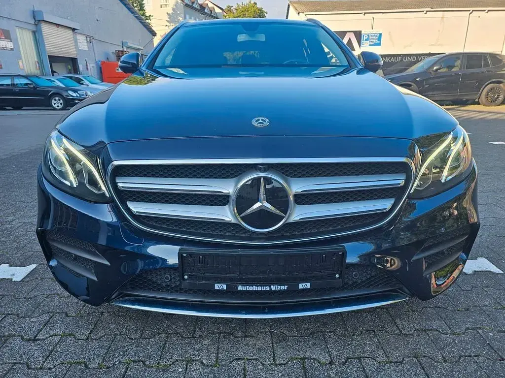 Gebraucht Mercedes E300 AMG line 194 PS (142 kW) 2020 Blau Limousine