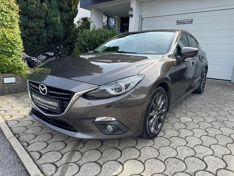 Titanium flash Gebraucht 2016 Mazda 3 Nakama Limousine | 8.740 € (Superpreis) - Bild 1/4
