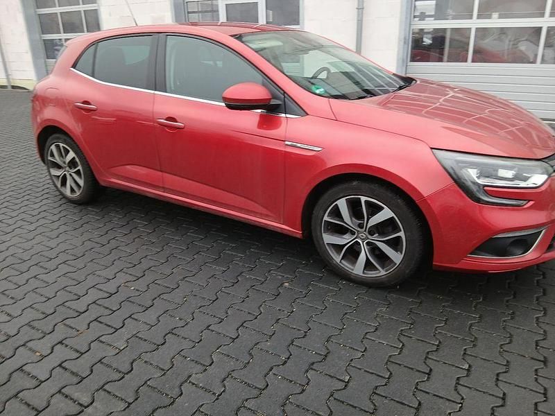 Gebraucht Renault Mégane IV Bose Edition 132 PS (97 kW) 2016 Rot Limousine