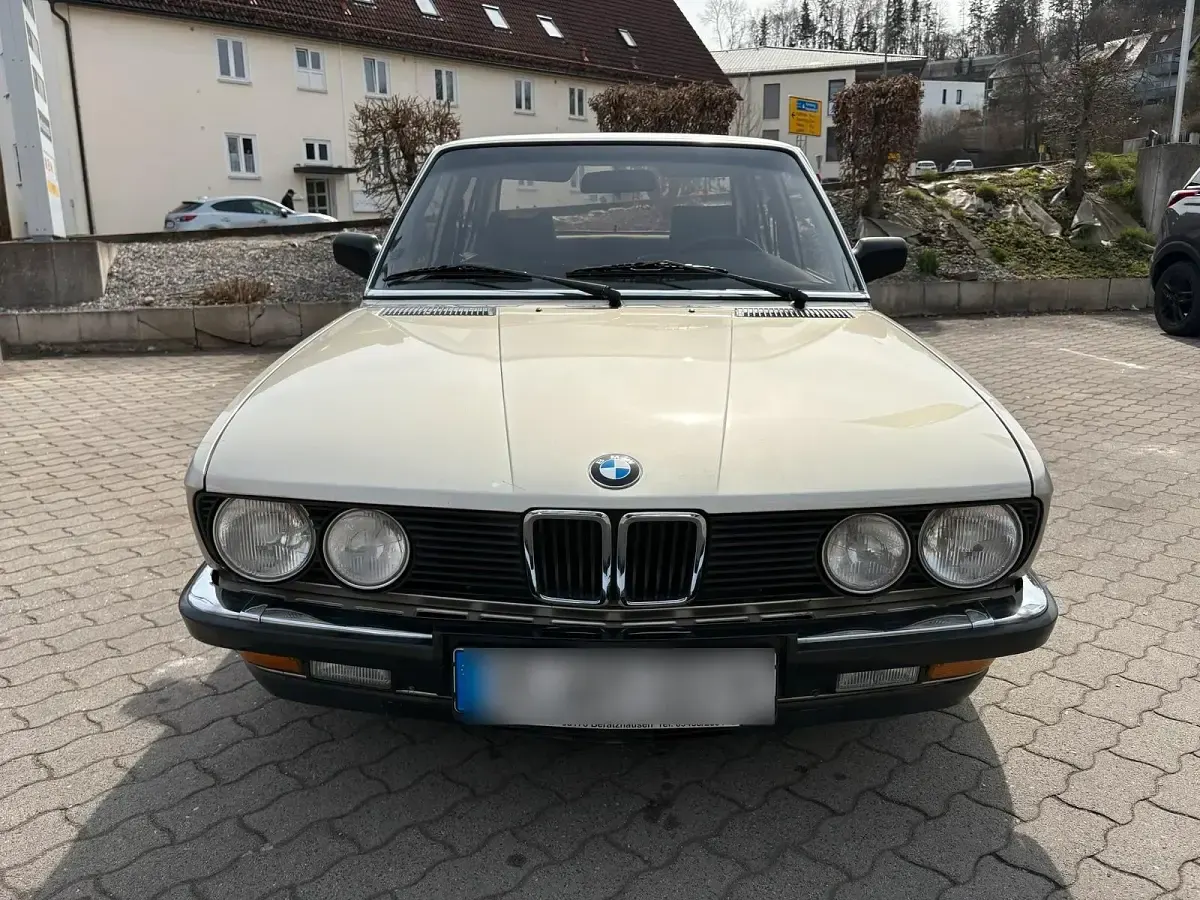 Gebraucht BMW 524 Sport Line 115 PS (84 kW) 1984 Beige Limousine