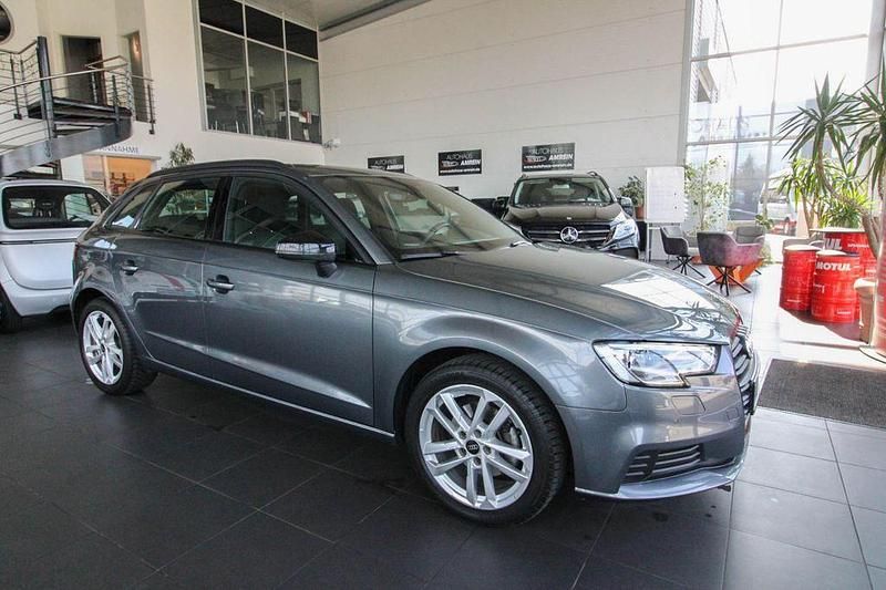 Gebraucht Audi A3 Exclusive 116 PS (85 kW) 2019 Grau Limousine