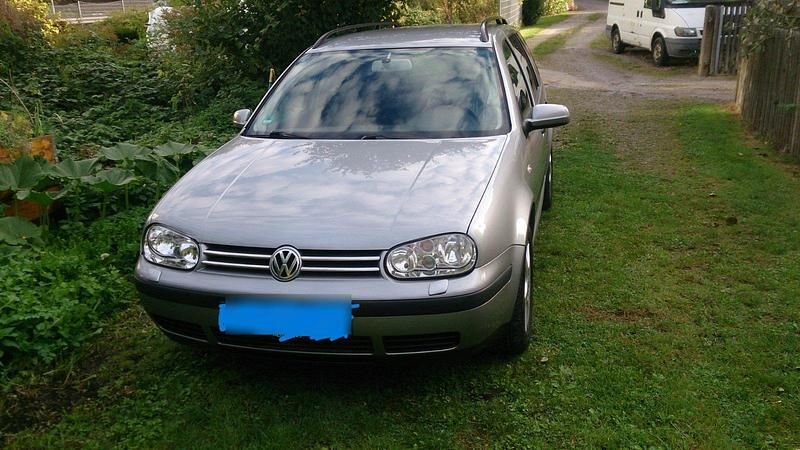 Silber Gebraucht 2002 VW Golf IV Kombi | 2.500 € (Teuer) - Bild 1/4