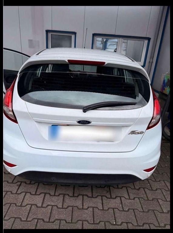 Gebraucht Ford Fiesta SYNC Edition 82 PS (60 kW) 2015 Weiß Limousine