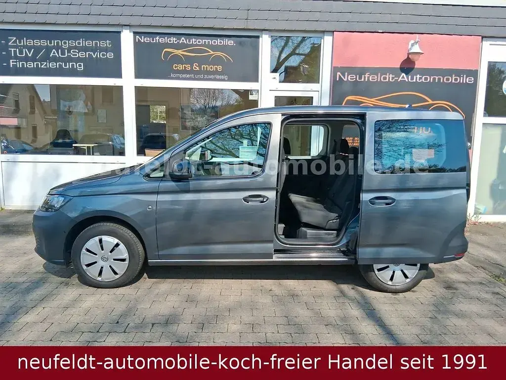 Używany VW Caddy 122 KM (89 kW) 2022 Szary Minivan
