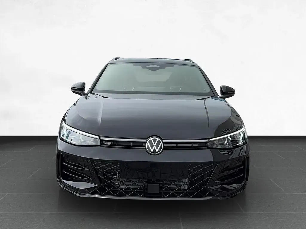 Gebraucht VW Passat R-line 272 PS (200 kW) 2024 Grenadillschwarz metallic Kombi