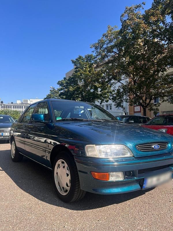 Blau Gebraucht 1994 Ford Escort Limousine | 1.999 € - Bild 1/4