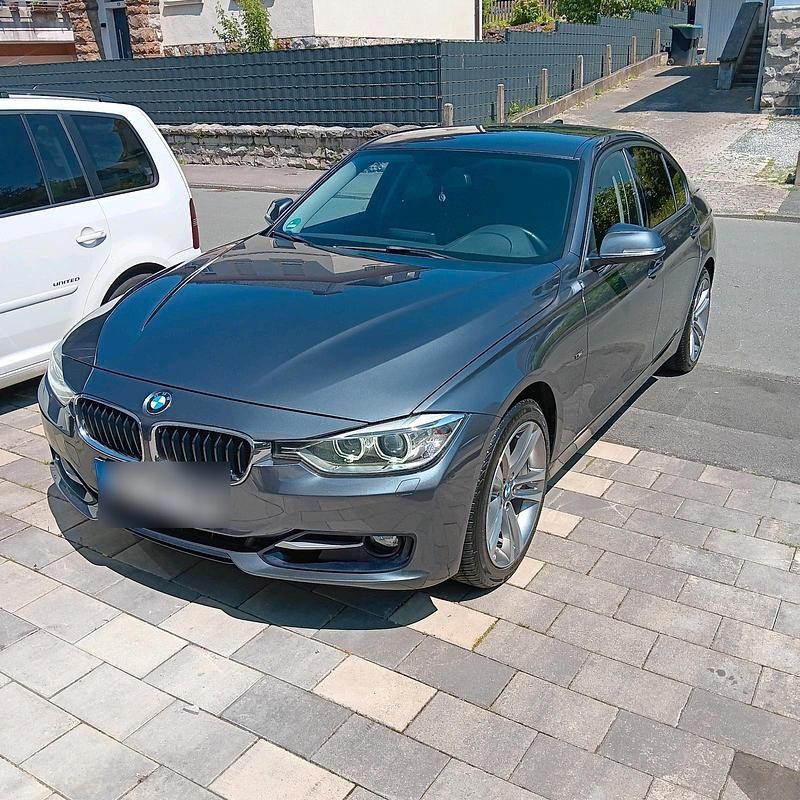Grau Gebraucht 2012 BMW 320 Limousine | 11.000 € (Teuer) - Bild 1/4