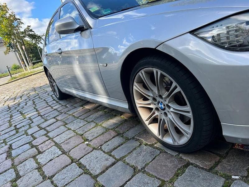 Gebraucht BMW 320 M Sport 184 PS (135 kW) 2011 Silber Limousine