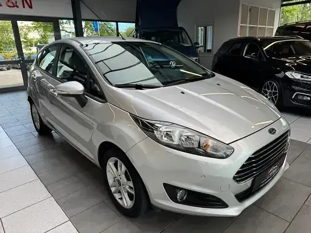 Gebraucht Ford Fiesta SYNC Edition 140 PS (102 kW) 2015 Silber Kleinwagen