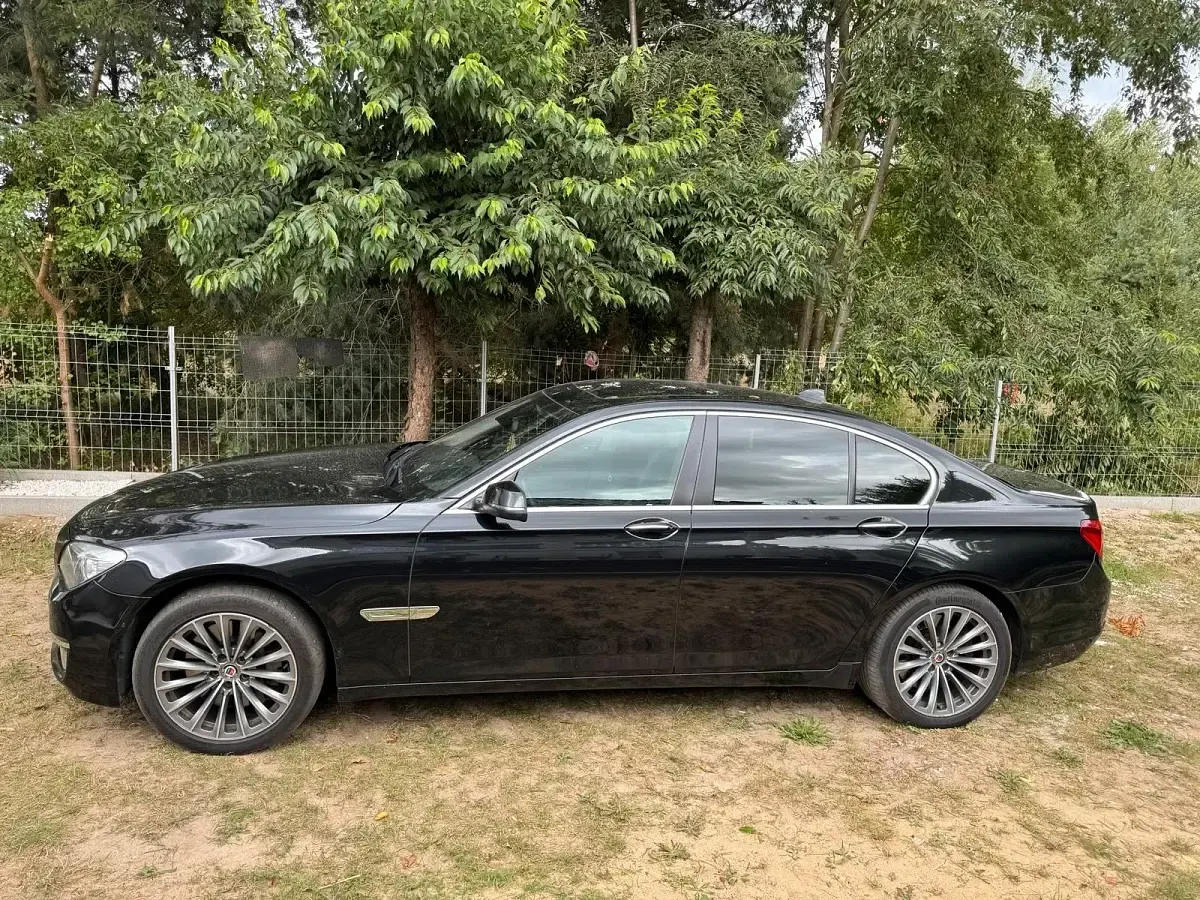 Gebraucht BMW 750 381 PS (280 kW) 2013 Schwarz Limousine