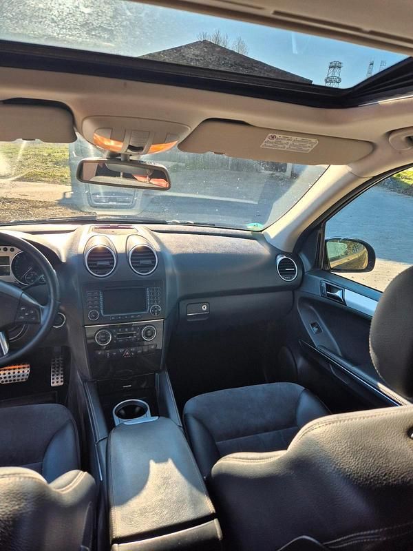 Gebraucht Mercedes ML320 224 PS (164 kW) 2008 Schwarz SUV