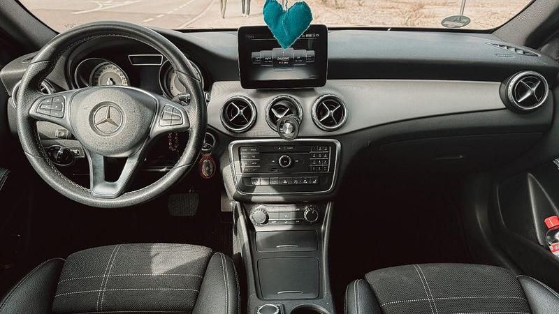 Gebraucht Mercedes GLA180 Night 122 PS (89 kW) 2017 Grau SUV