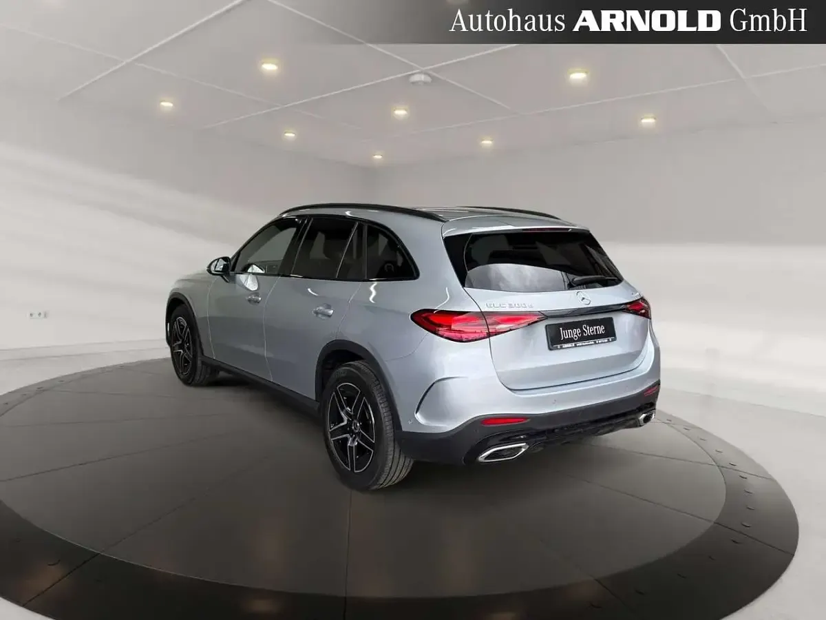 Gebraucht Mercedes GLC300 AMG line 269 PS (197 kW) 2025 Silber SUV