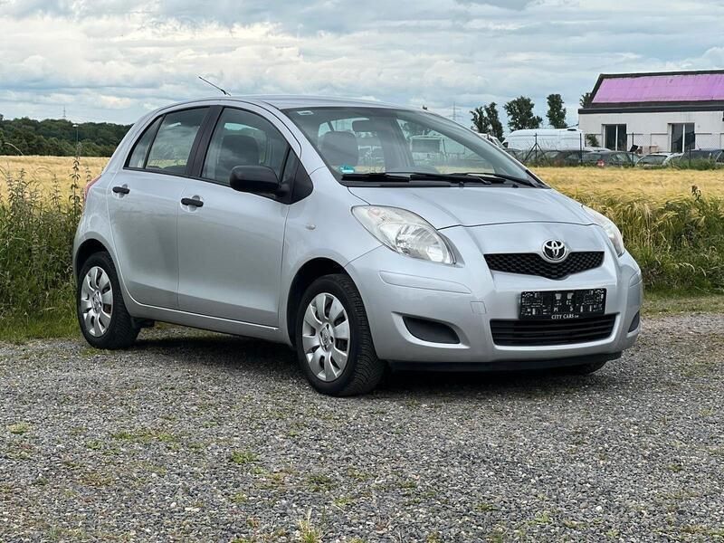 Silber Gebraucht 2009 Toyota Yaris Cool Kleinwagen | 5.799 € (Etwas zu teuer) - Bild 1/4
