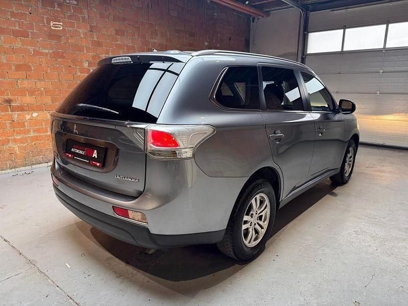 Gebraucht Mitsubishi Outlander Invite 150 PS (110 kW) 2015 Silber SUV