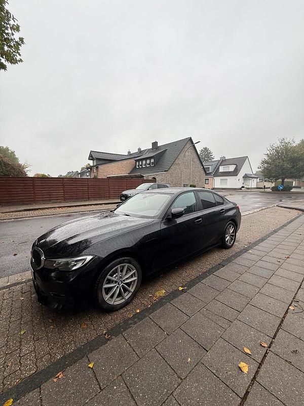 Gebraucht BMW 330e Advantage 184 PS (135 kW) 2020 Schwarz Limousine