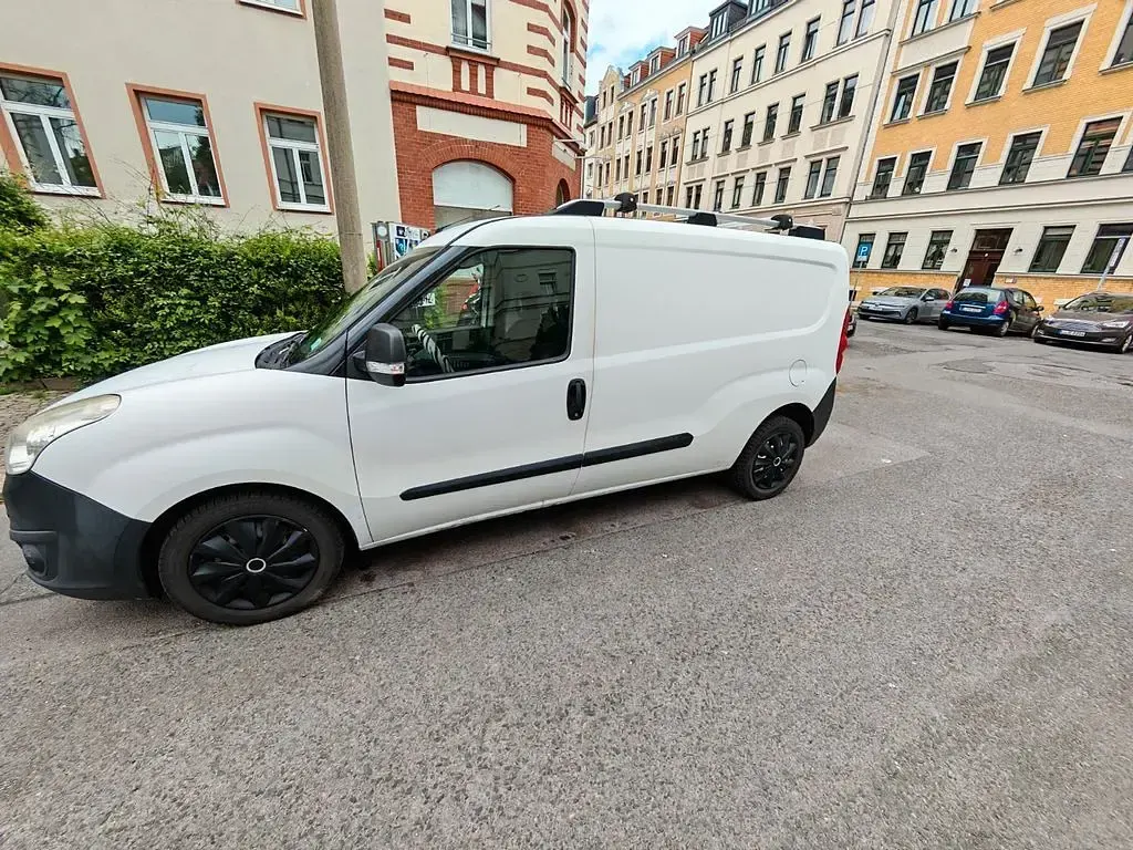 Używany Opel Combo 215 KM (158 kW) 2012 Biały Minivan
