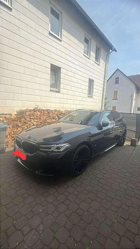 Schwarz Gebraucht 2021 BMW 530 M Sport Kombi | 43.990 € (Teuer) - Bild 1/4