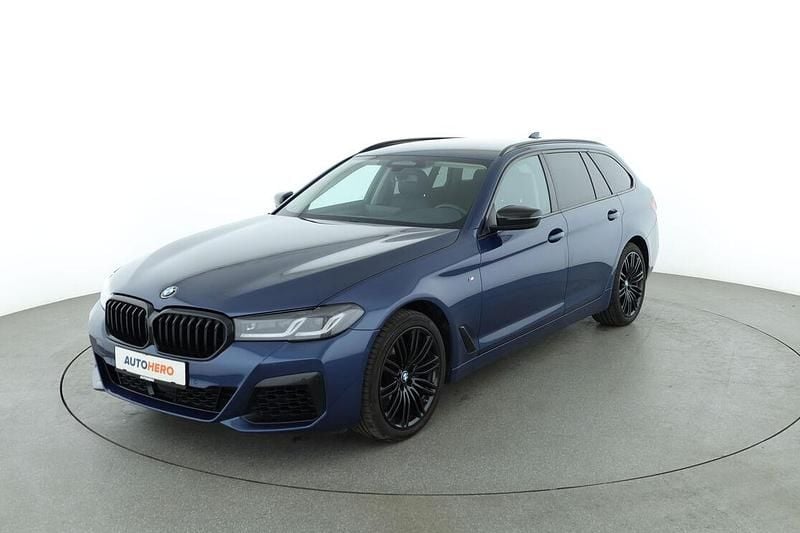 Blau Gebraucht 2021 BMW 520 M Sport Kombi | 28.760 € (Guter Preis) - Bild 1/3