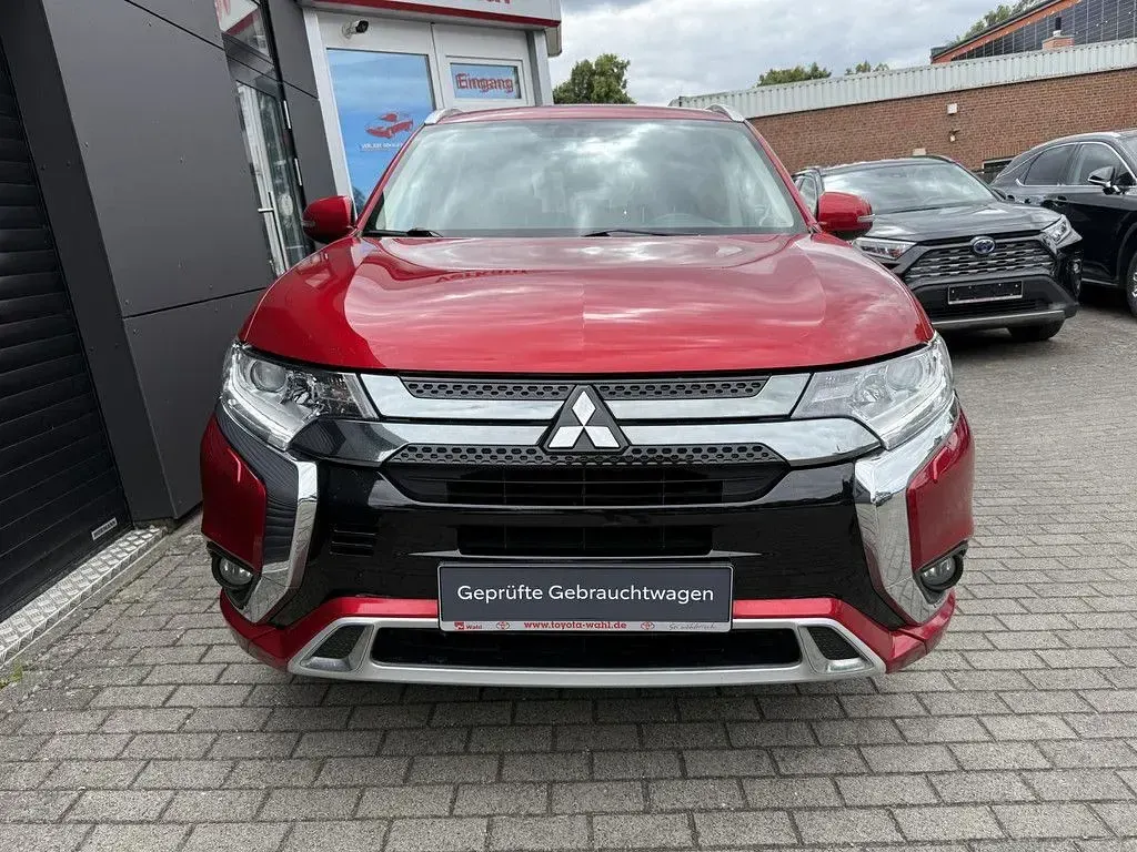 Gebraucht Mitsubishi Outlander P-HEV Basis 224 PS (164 kW) 2021 Rot SUV
