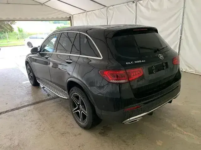 Gebraucht Mercedes GLC300e AMG line 306 PS (225 kW) 2021 Schwarz SUV