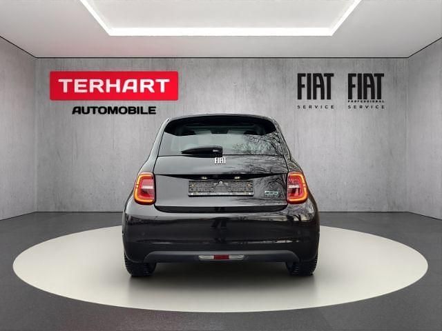 Gebraucht Fiat 500e La Prima 86 kW (118 PS) 2022 Schwarz Kleinwagen
