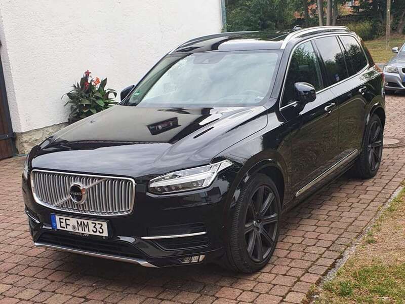 Schwarz Gebraucht 2017 Volvo XC90 Inscription SUV | 31.490 € (Fairer Preis) - Bild 1/4