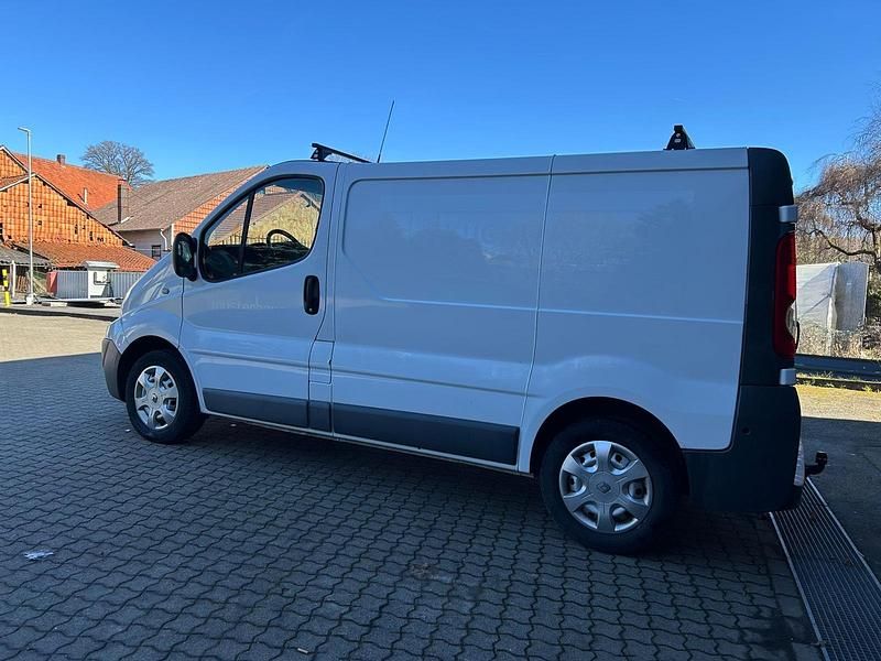 Gebraucht Renault Trafic 115 PS (84 kW) 2013 Weiß Van / Kleinbus