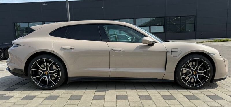 Beige Gebraucht 2022 Porsche Taycan Sport Turismo Limousine | 85.800 € (Superpreis) - Bild 1/4
