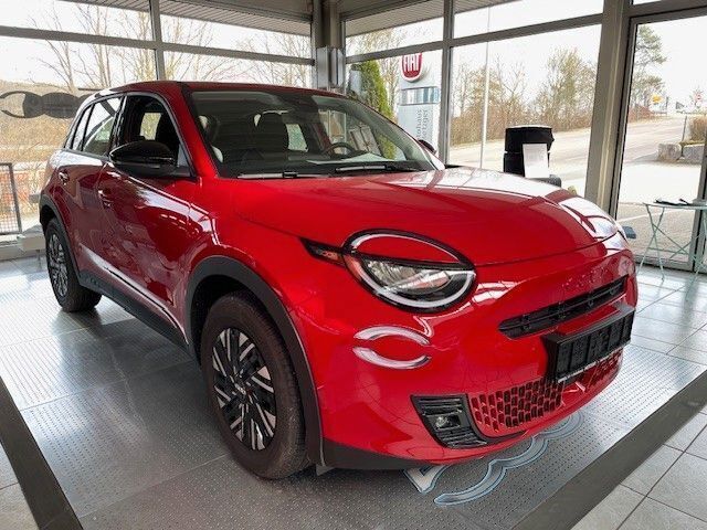 Rot Gebraucht 2024 Fiat 600E Red SUV | 26.990 € (Teuer) - Bild 1/4